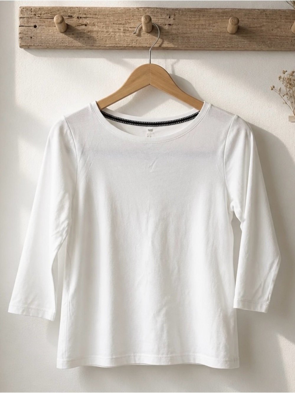 Like New TALBOTS PETITES White Top, 100%  Cotton, Size SP